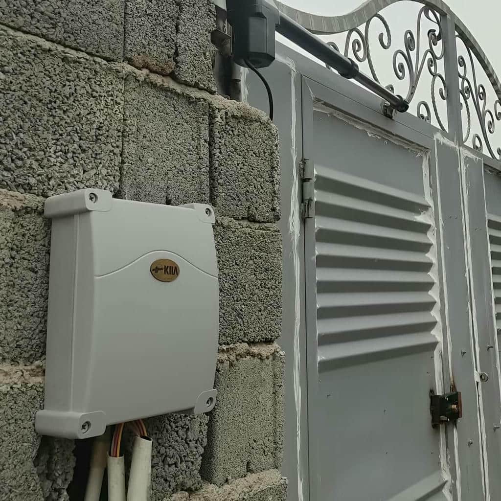 نصب و سفارش جک درب پارکینگ با سیستم یو پی اس (UPS)