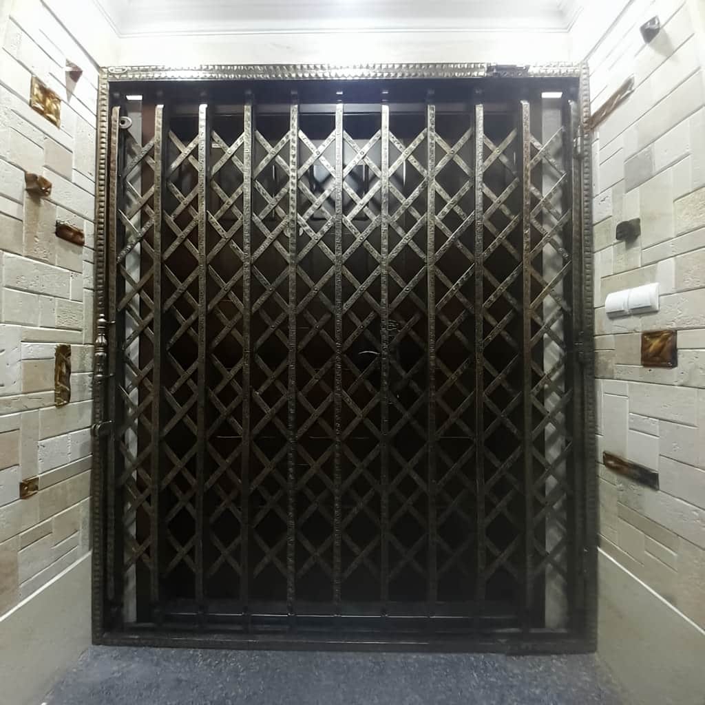 خدمات نصب درب آکاردئونی طلایی سلطنتی
