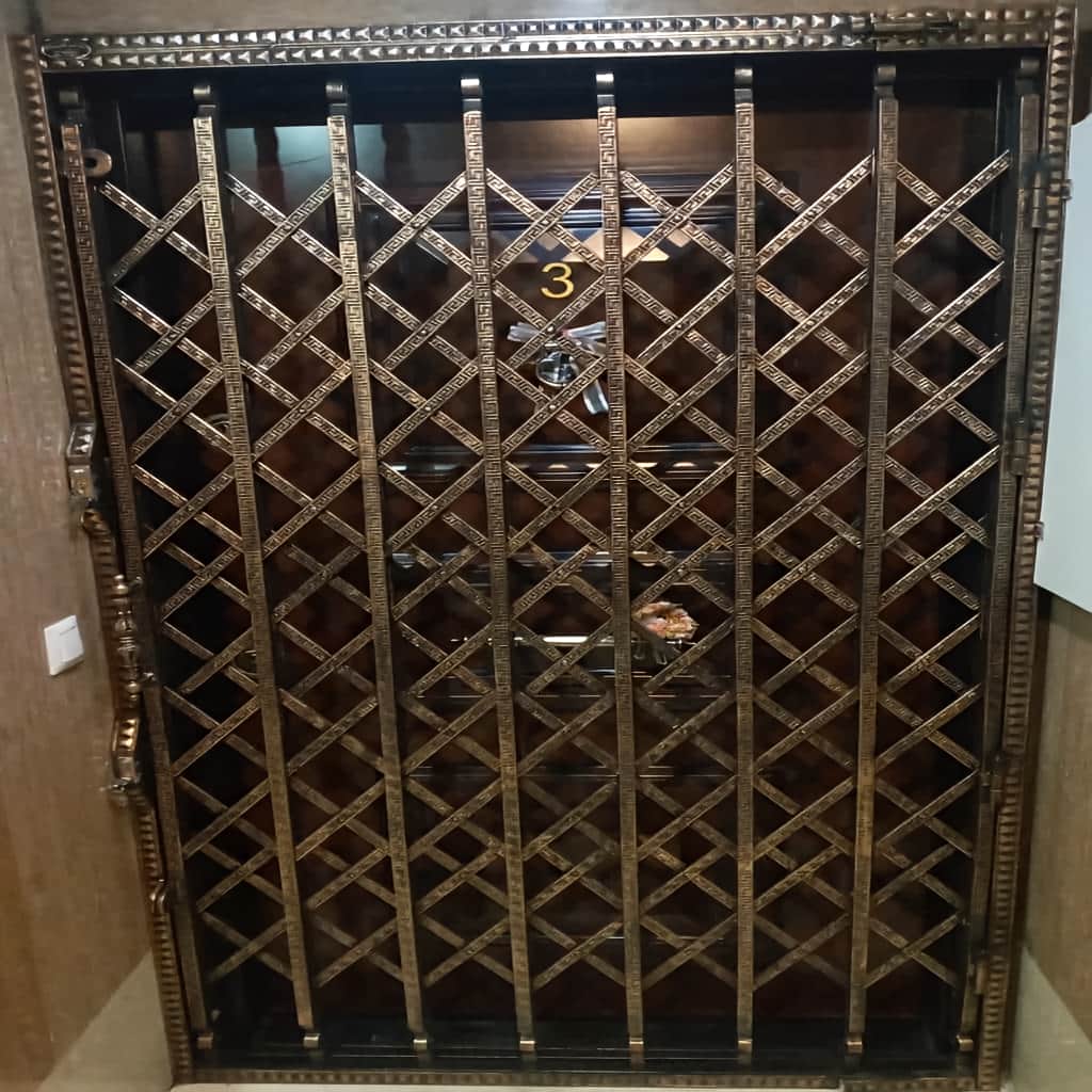 درب آکاردئونی طلایی سلطنتی برای ورودی رسمی