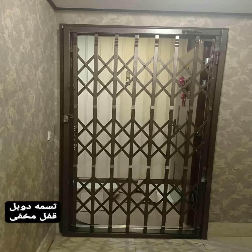 قیمت درب آکاردئونی مدرن مشکی ورودی اداری بر اساس مشخصات سفارش