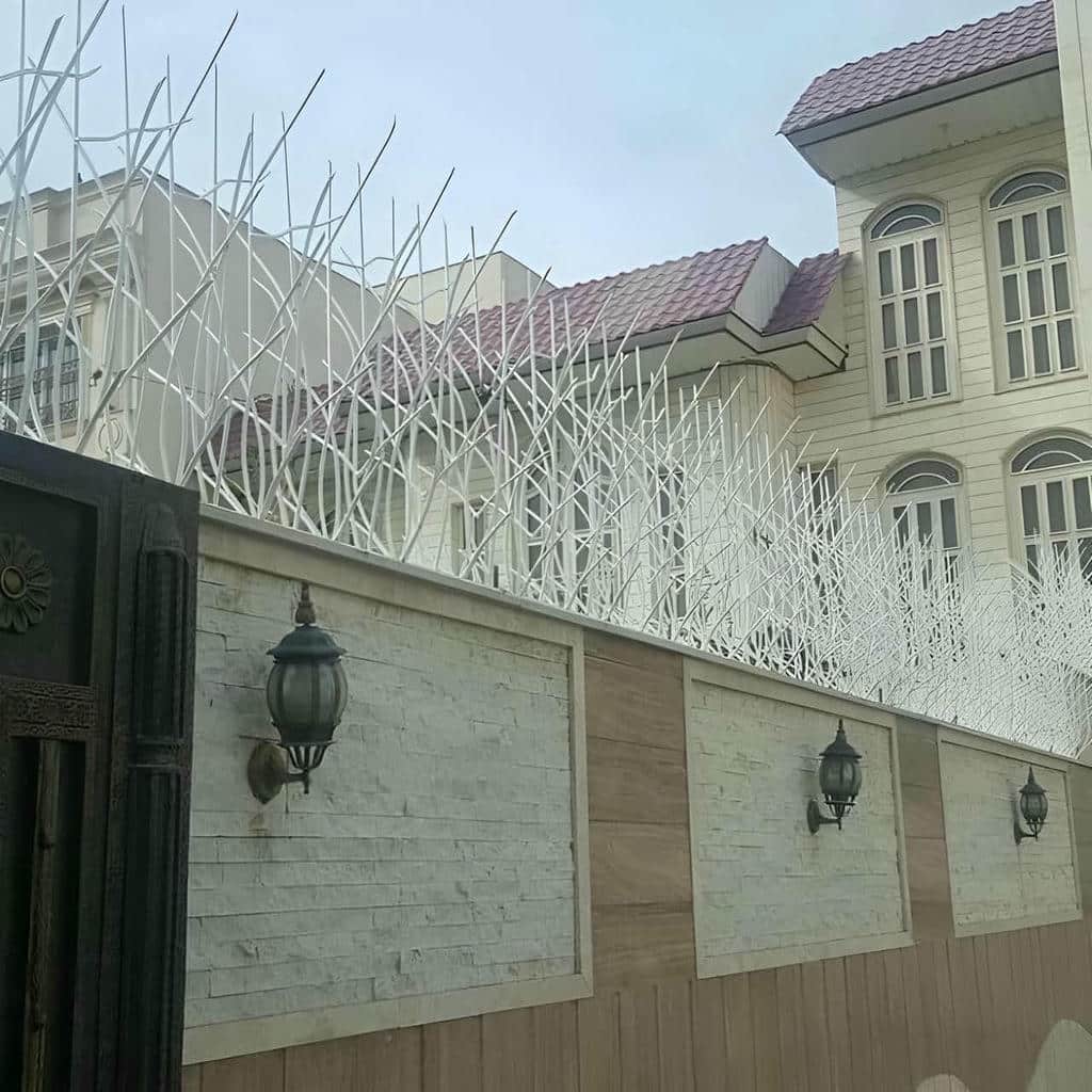 قیمت حفاظ روی دیوار حیاط مسکونی بر اساس متریال و اجرا