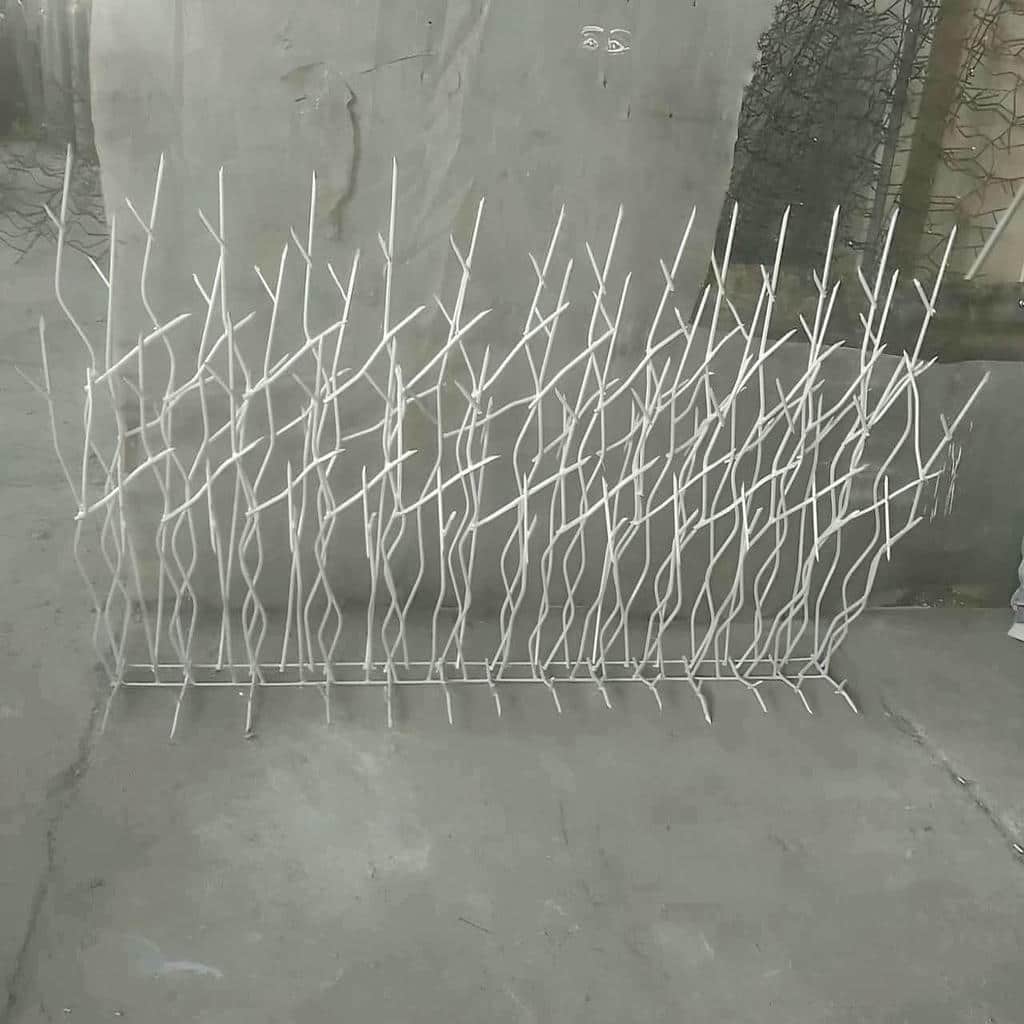 اجرای حفاظ دیوار مدرن خطی برای حیاط مسکونی