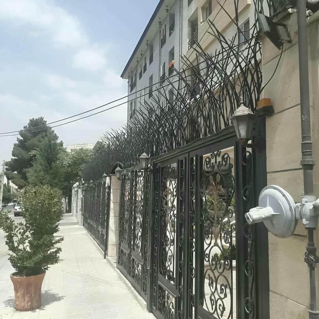12 مدل حفاظ روی دیوار باغ محوطه