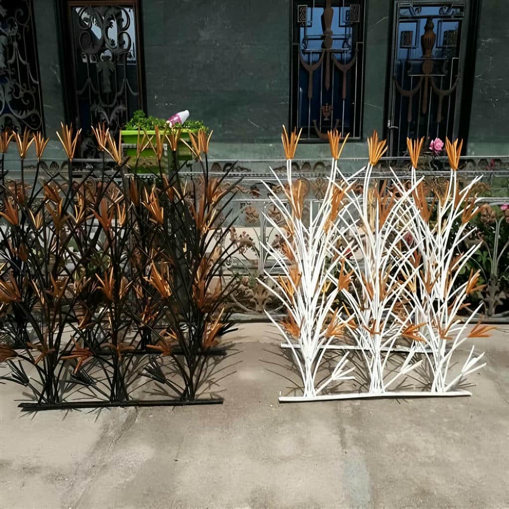 نصب حفاظ لیلیوم روی دیوار سنگی ویلا