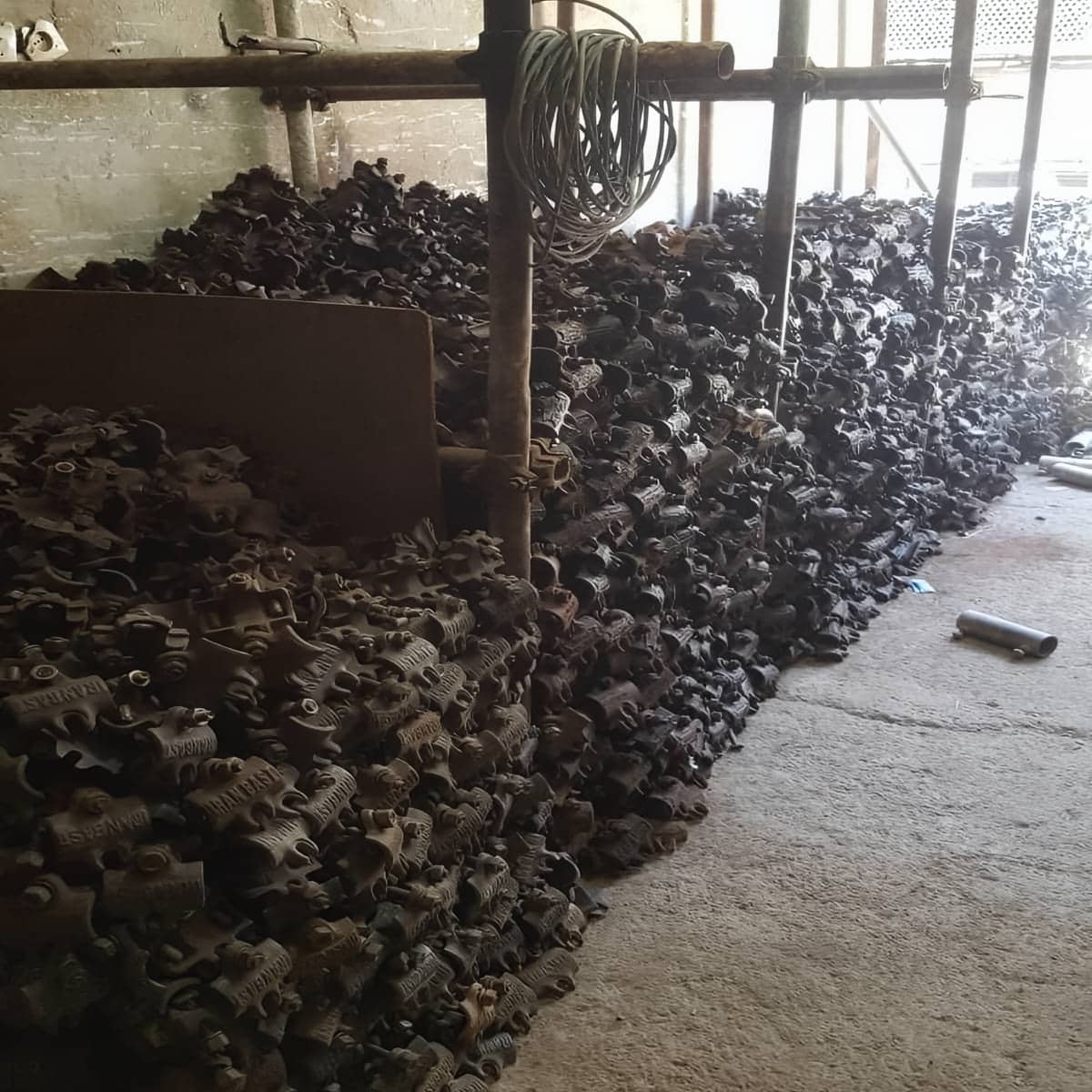 لوله داربست دست دوم و کارکرده بدون ترک بدنه لوله داربست دست دوم و کارکرده بدون ترک بدنه