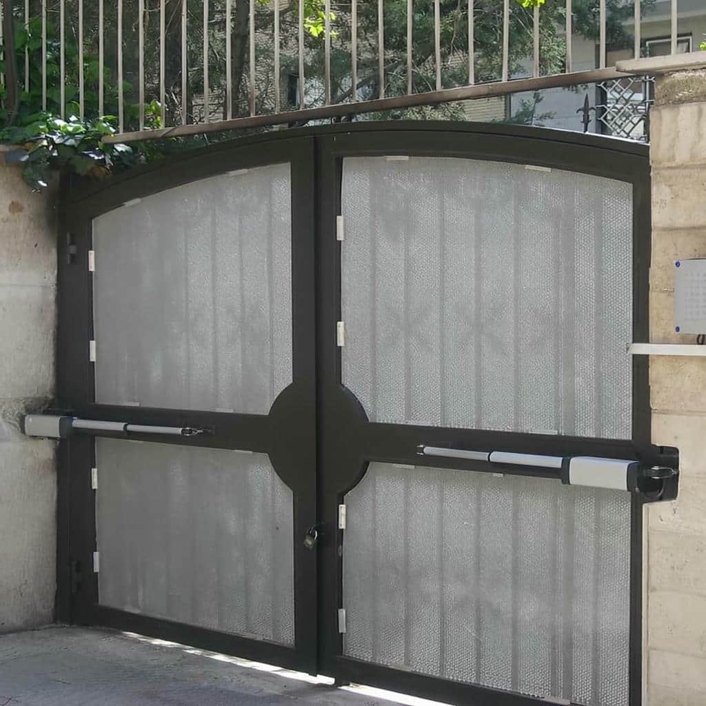 تعمیر جک بازویی درب پارکینگ دو لنگه و تنظیم تابلو فرمان