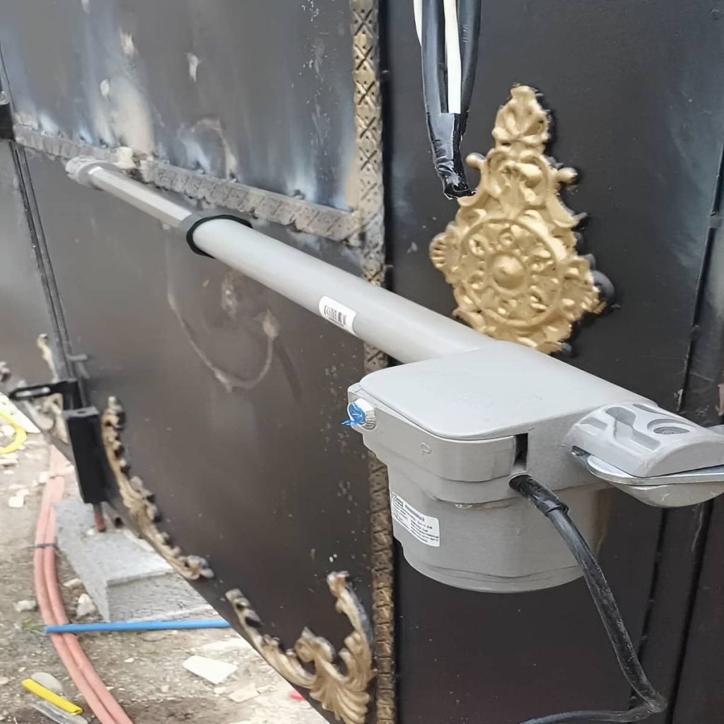 جک بازویی درب پارکینگ دو لنگه برای درب فلزی
