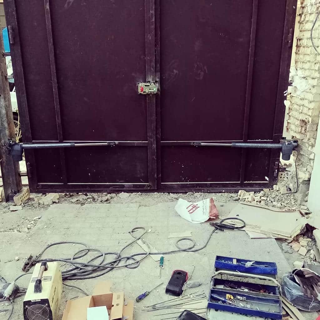 نصب جک درب پارکینگ الکترومکانیک خانگی با براکت مقاوم
