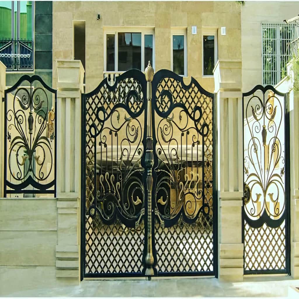 نصب درب حیاط ویلایی قوسی برای ورودی ماشین رو