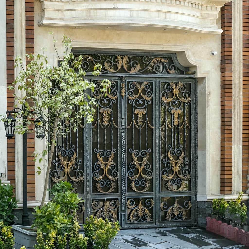 9 نمونه درب ویلایی قاب دار محوطه