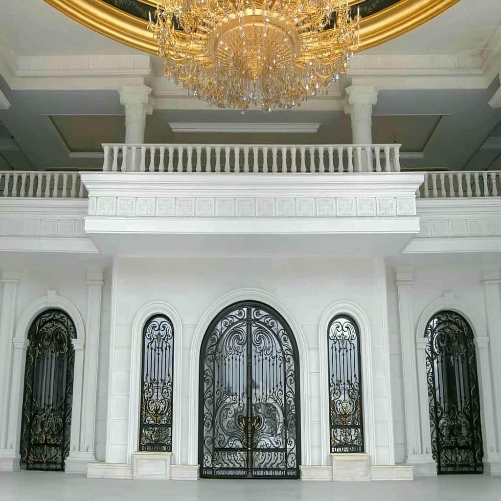 خرید درب حیاط مشکی طلایی با رنگ مقاوم