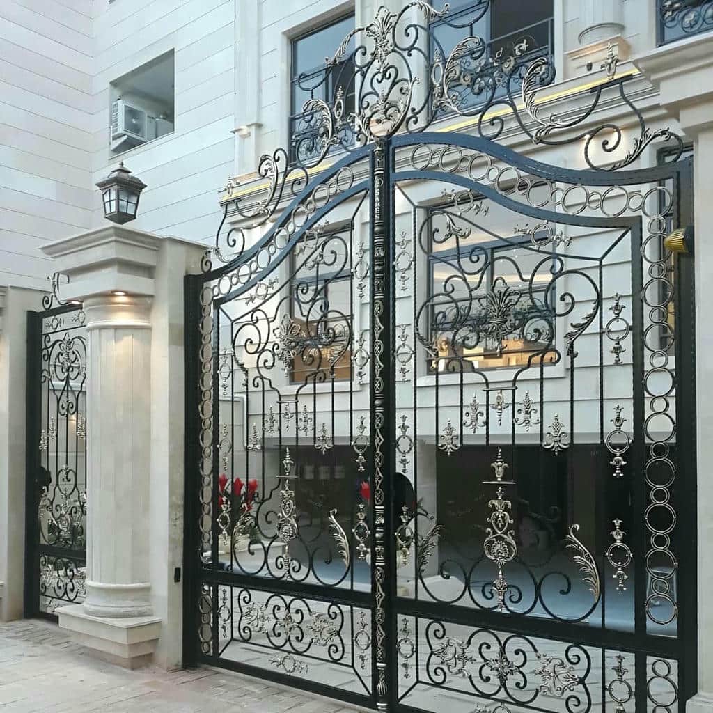 مدل درب فرفورژه نمای رومی با اجرای دقیق و متریال مقاوم