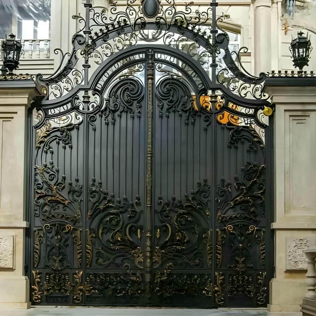 خرید درب حیاط فرفورژه نمای رومی برای ورودی ساختمان