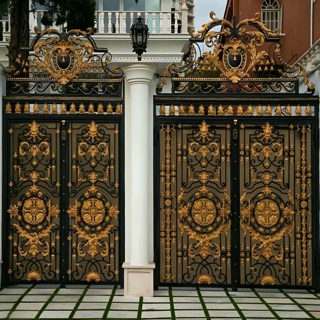 ساخت درب حیاط سفید طلایی با پروفیل آهنی