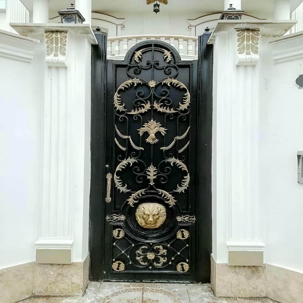 سفارش درب حیاط شاسی سنگین با طرح پوشیده