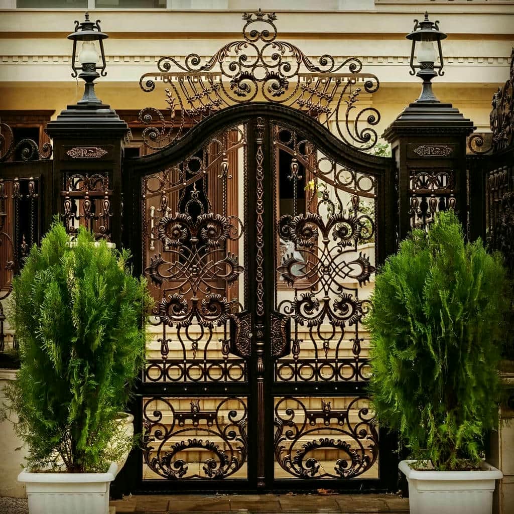 سفارش درب فلزی حیاط حصاری عمودی با رنگ ضدزنگ