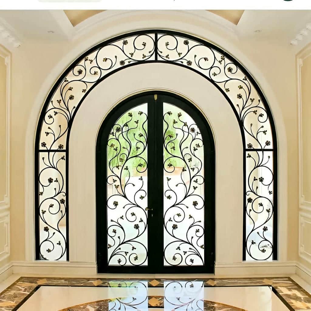 خدمات نصب درب حیاط پانل دار با لولای مقاوم
