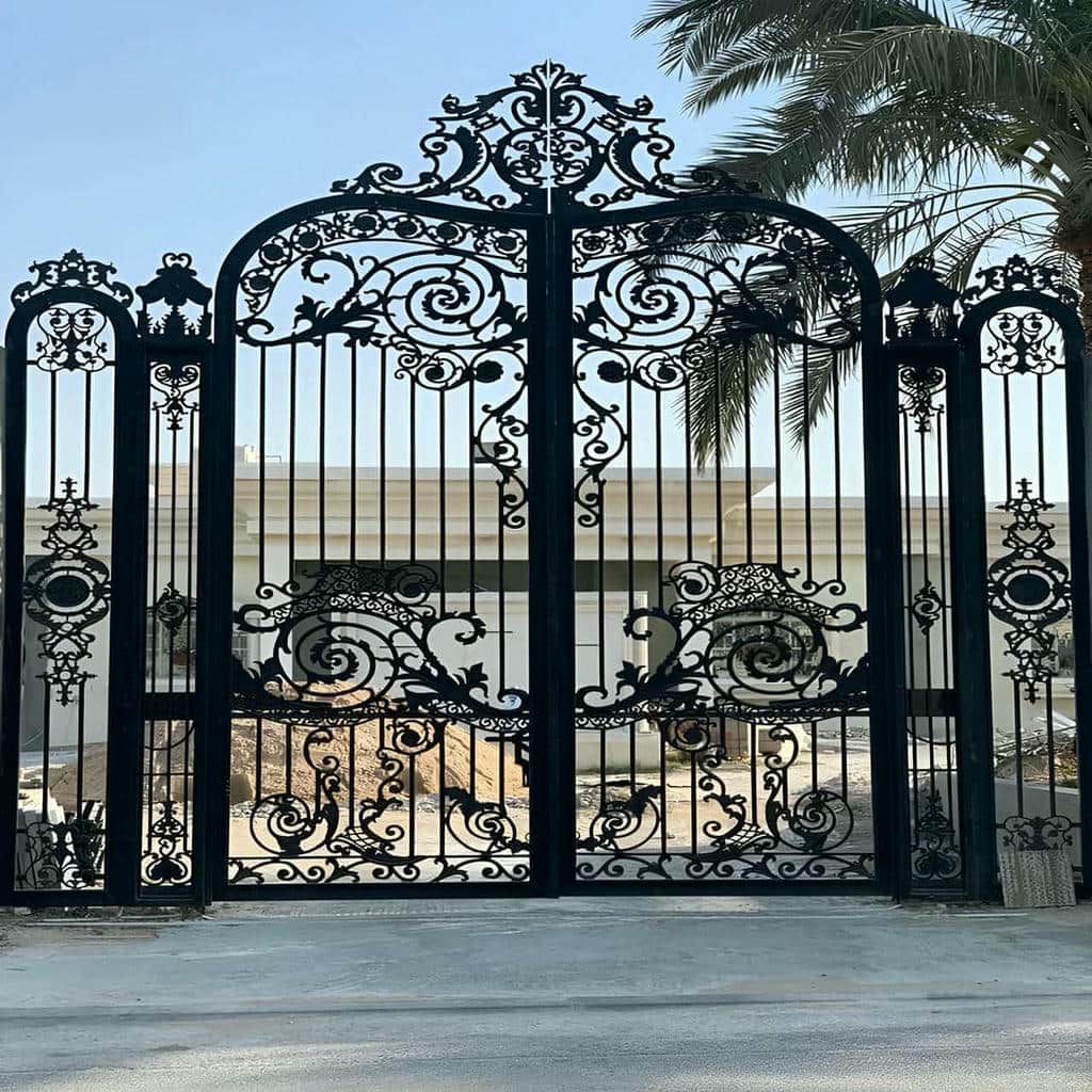 خرید درب حیاط سفید طلایی با رنگ مقاوم