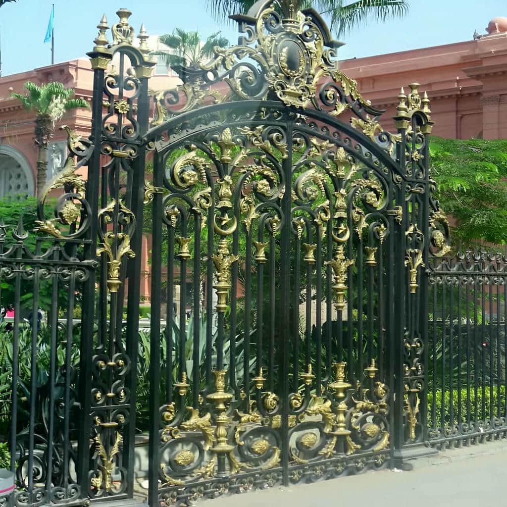 نصب درب حیاط ورودی جنوبی برای ورودی ماشین رو