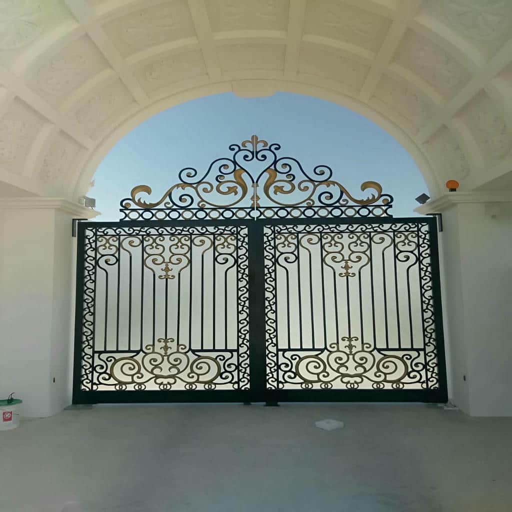 سفارش درب باغ آهنی قوسی با رنگ ضدزنگ