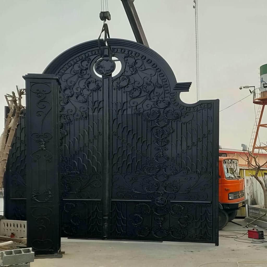 طرح درب ویلا مدرن نمای سنگی با قاب فلزی مقاوم