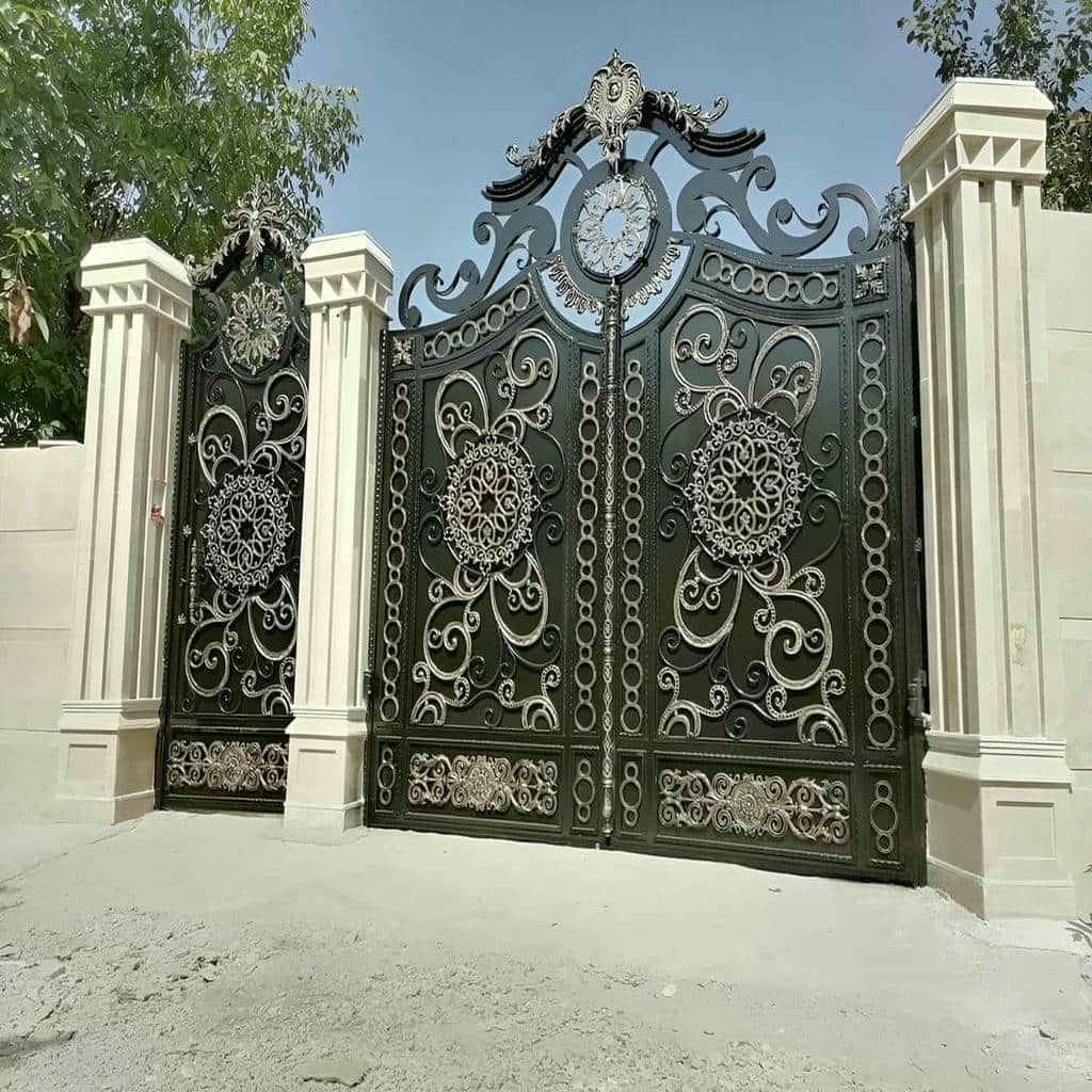 درب ویلا مدرن نمای سنگی برای نصب کنار دیوار سنگی