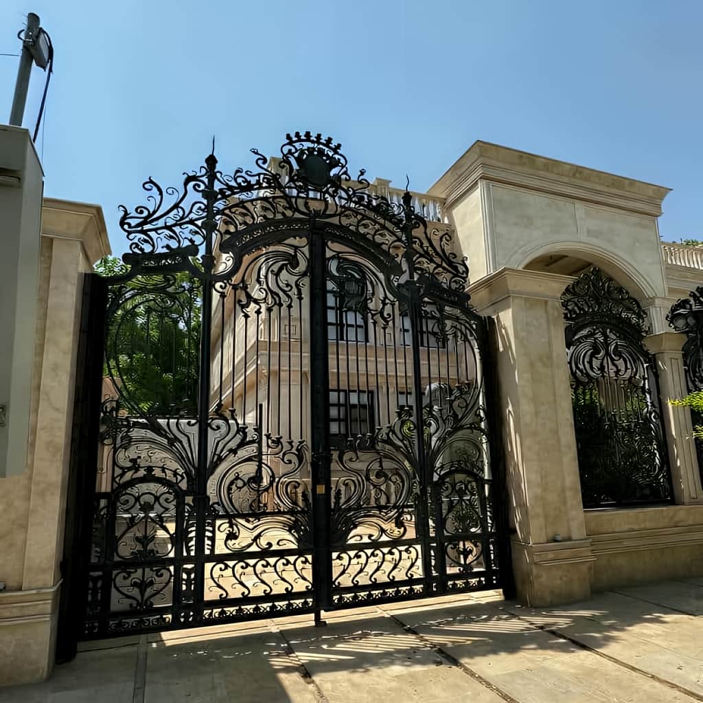 نصب درب حیاط شاسی سنگین برای ورودی ماشین رو