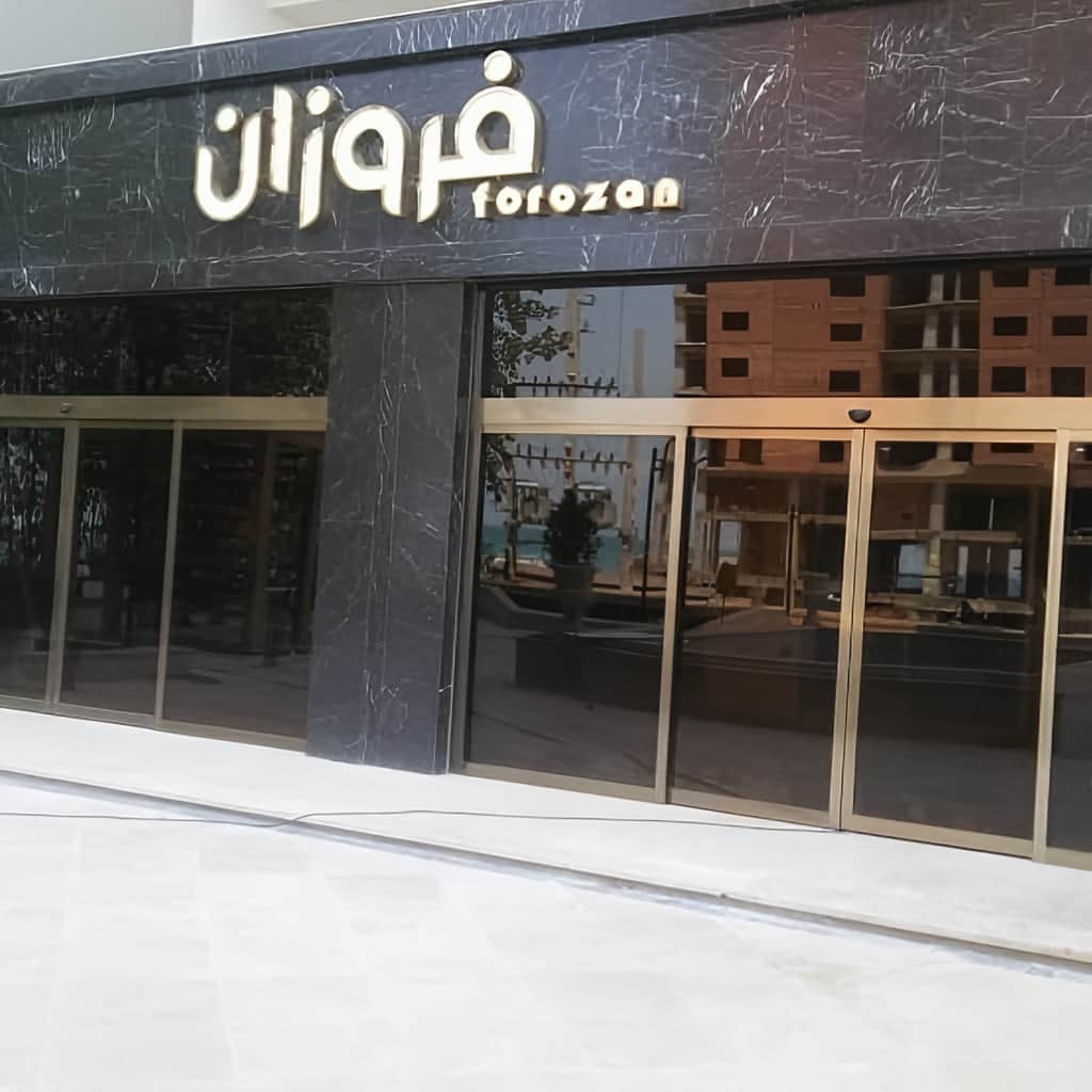 نصب درب اتوماتیک شیشه ای بیمارستانی برای مسیر برانکارد