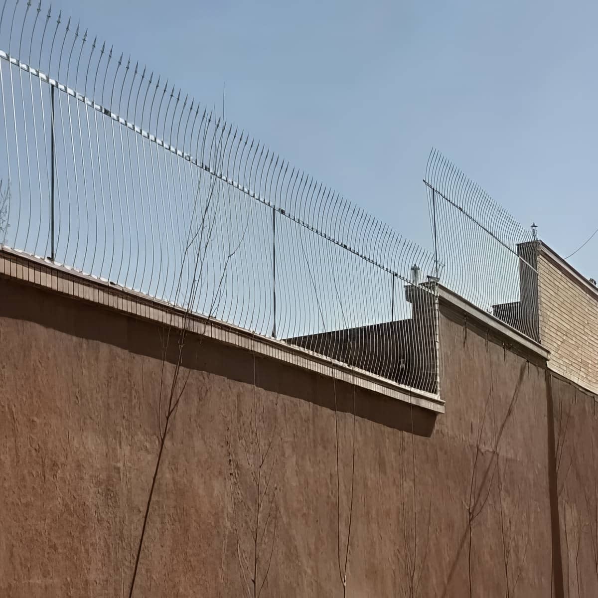 نصب حفاظ سرنیزه ای با پروفیل چهارپهلو