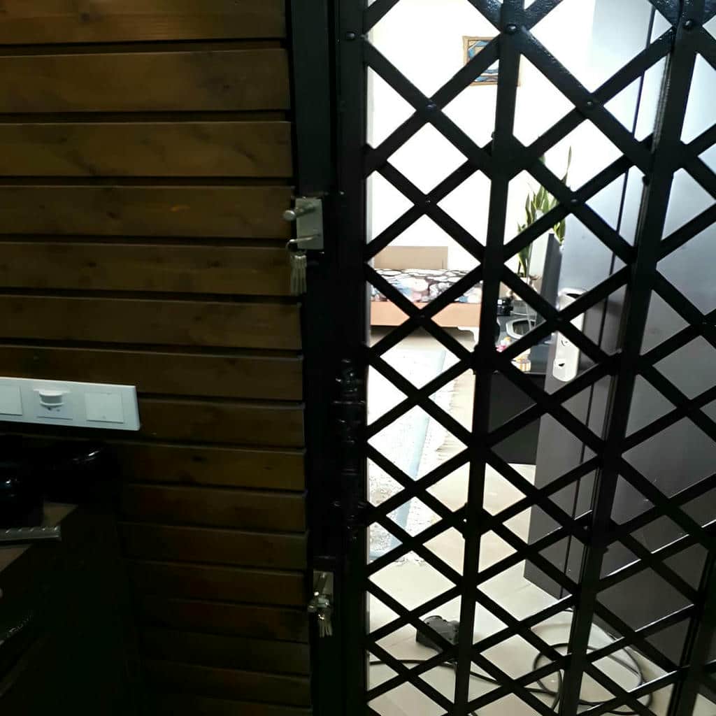 محافظ درب آپارتمان مدل آکاردئونی مقاوم