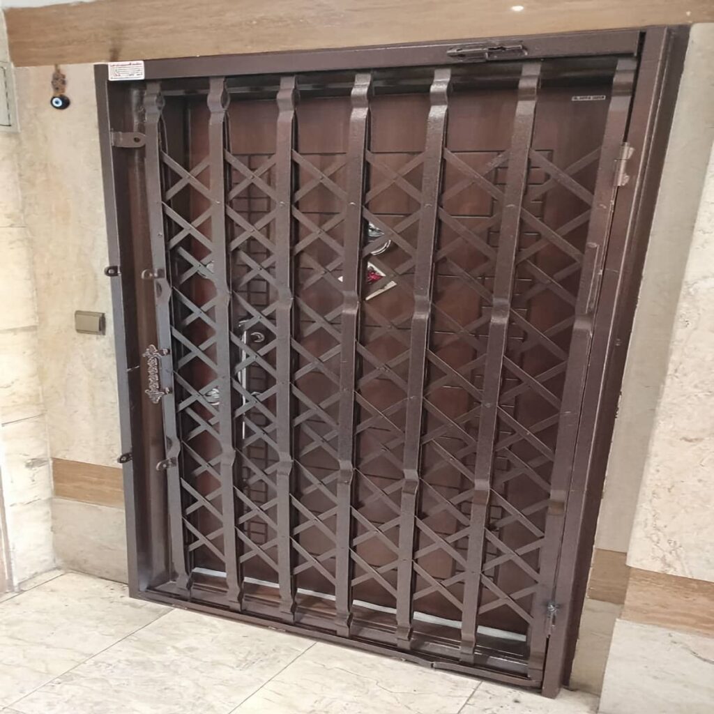 نرده آکاردئونی پروژه نوساز با طراحی فلزی مقاوم