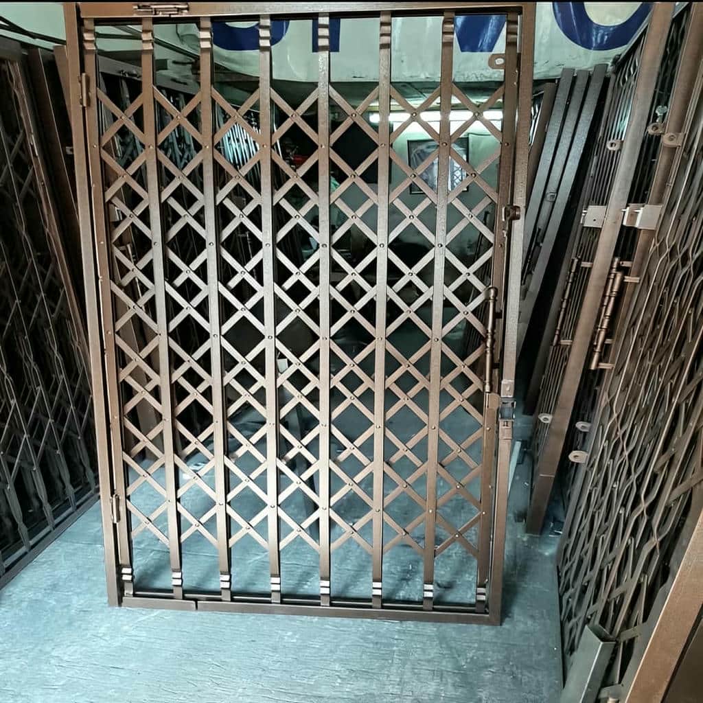 نرده آکاردئونی مقاوم برای ورودی