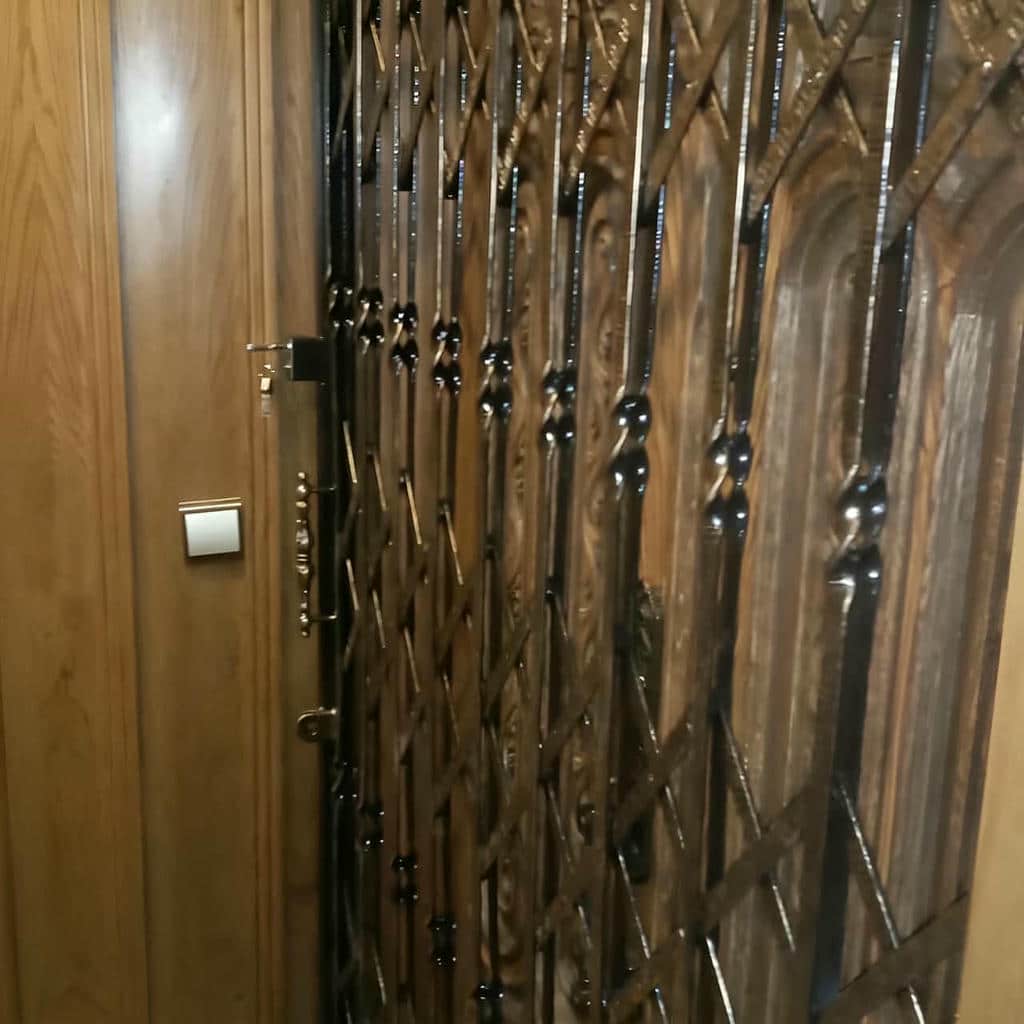 گارد درب آپارتمان ورودی ساختمان