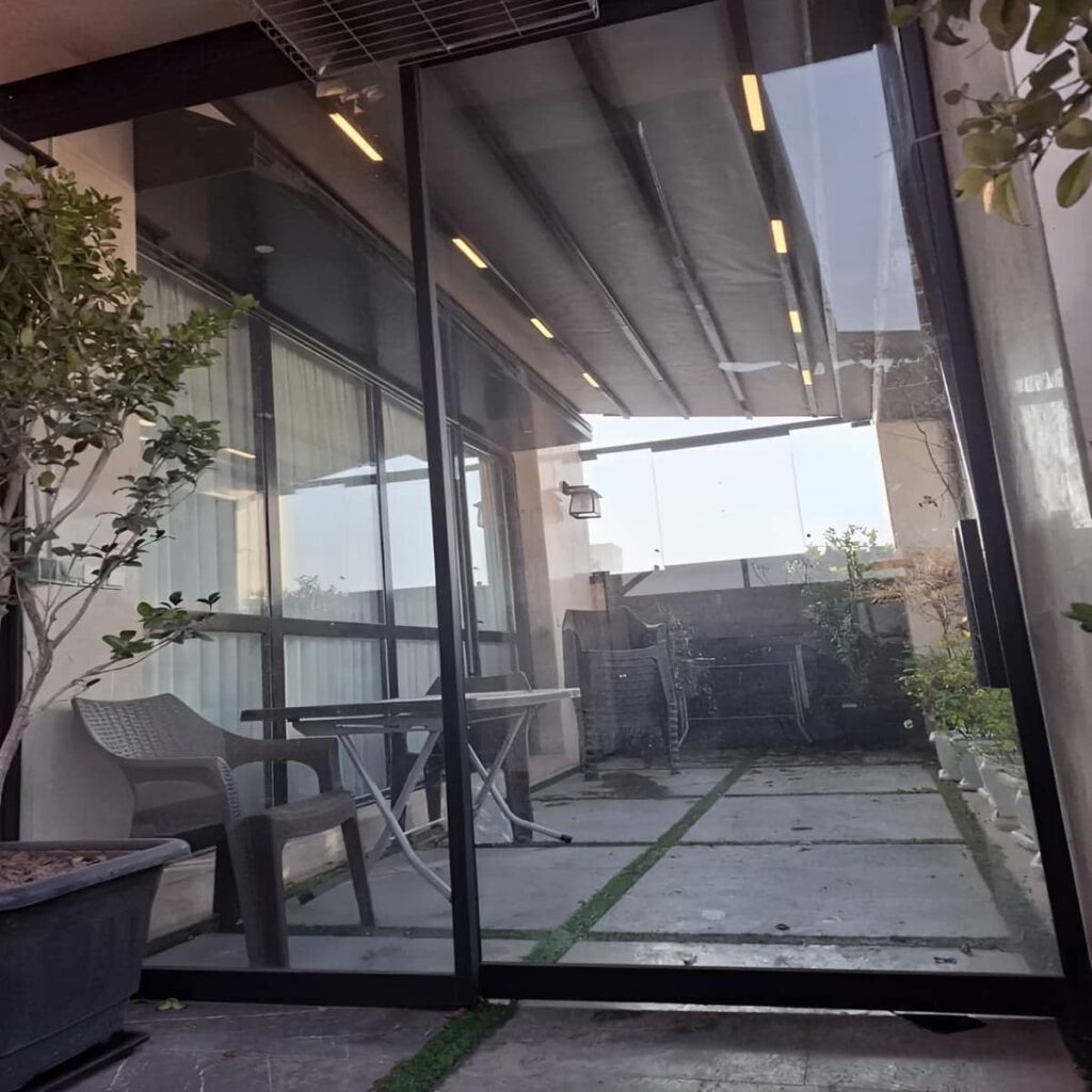 سایبان پارکینگ برقی مدرن