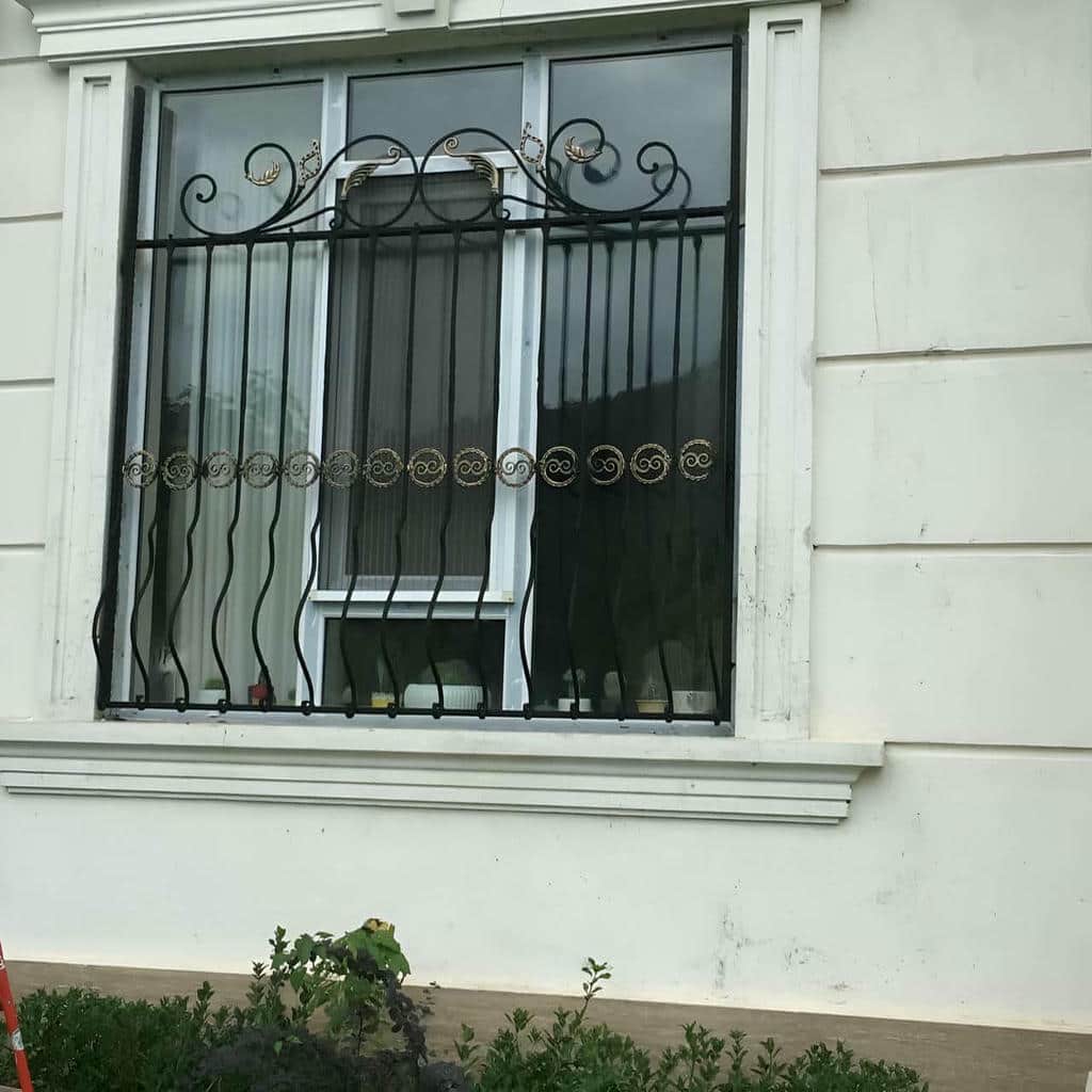حفاظ پنجره گلنرده با رنگ مشکی حفاظ پنجره گلنرده با رنگ مشکی