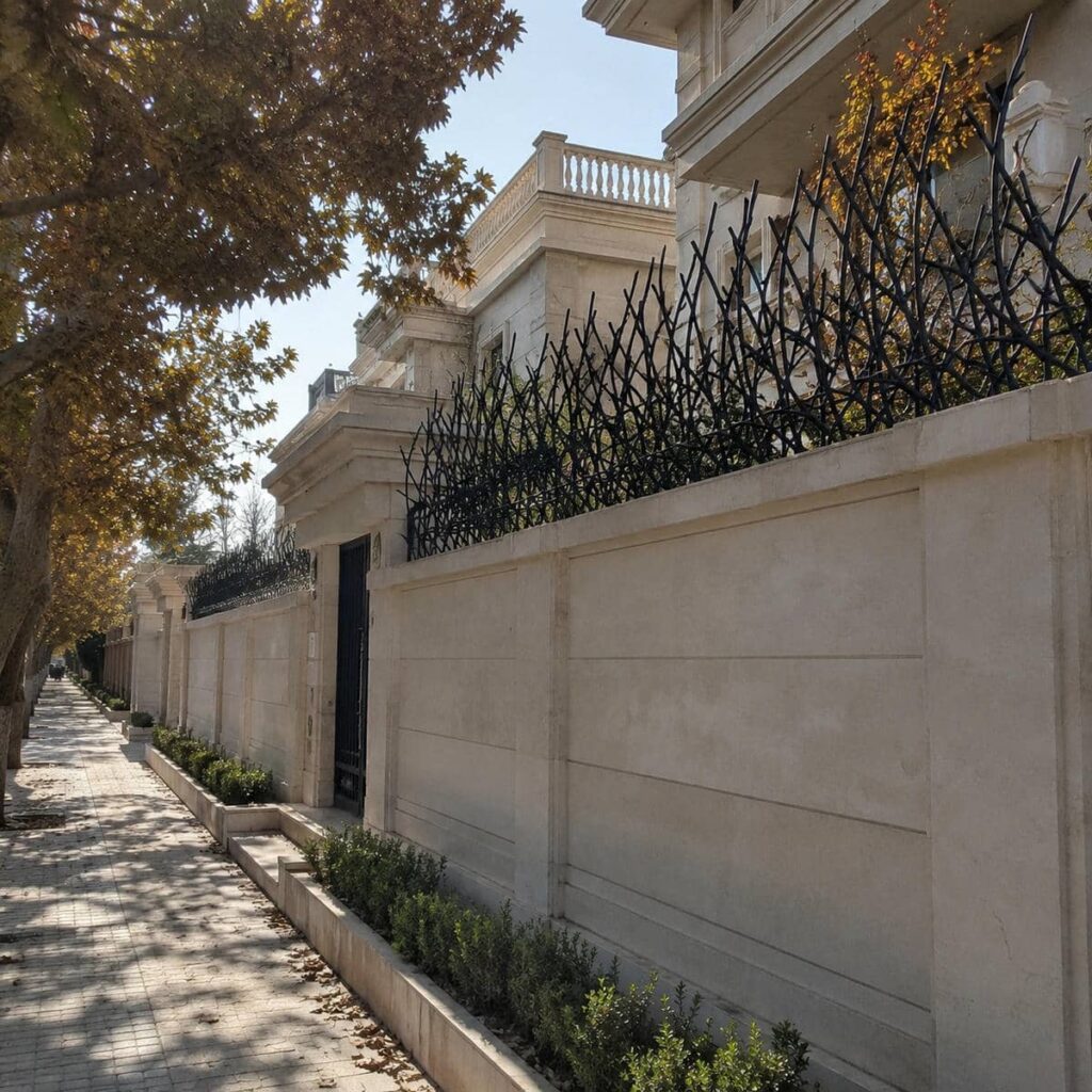حفاظ فلزی دیوار با پوشش رنگی