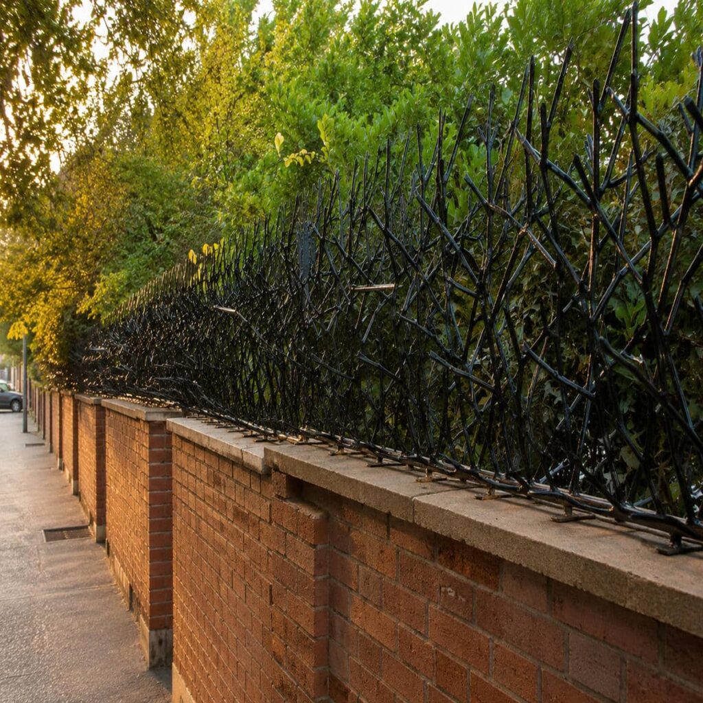 حفاظ روی دیوار حیاط مدل سرنیزه ای مقاوم