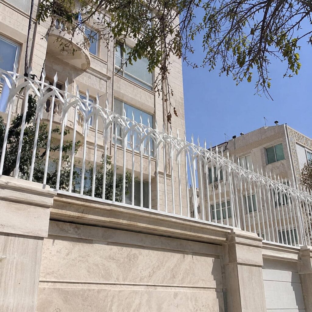 حفاظ سرنیزه ای با پوشش رنگی